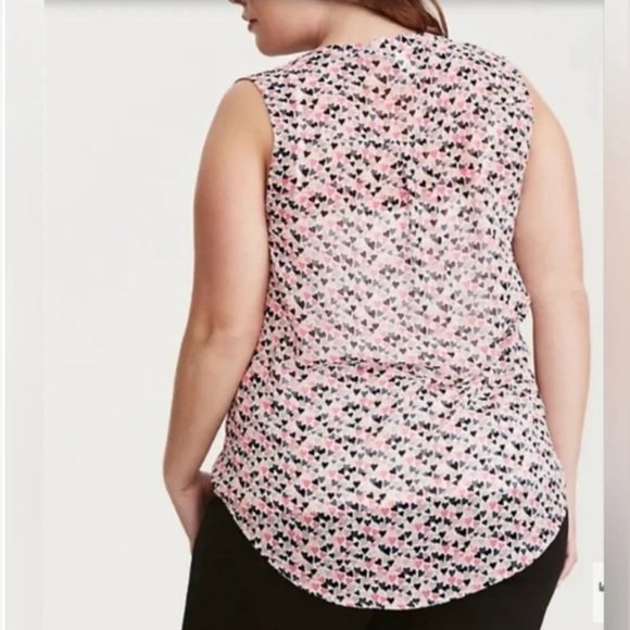 Torrid sleeveless ruffle heart print blouse size 2X - Picture 2 of 8
